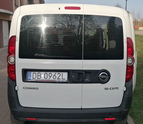 Opel Combo cena 25900 przebieg: 300000, rok produkcji 2013 z Wałbrzych małe 596